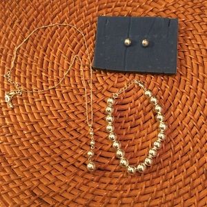 $11 SALE❤️ NIB Avon 3 Piece Gift Set